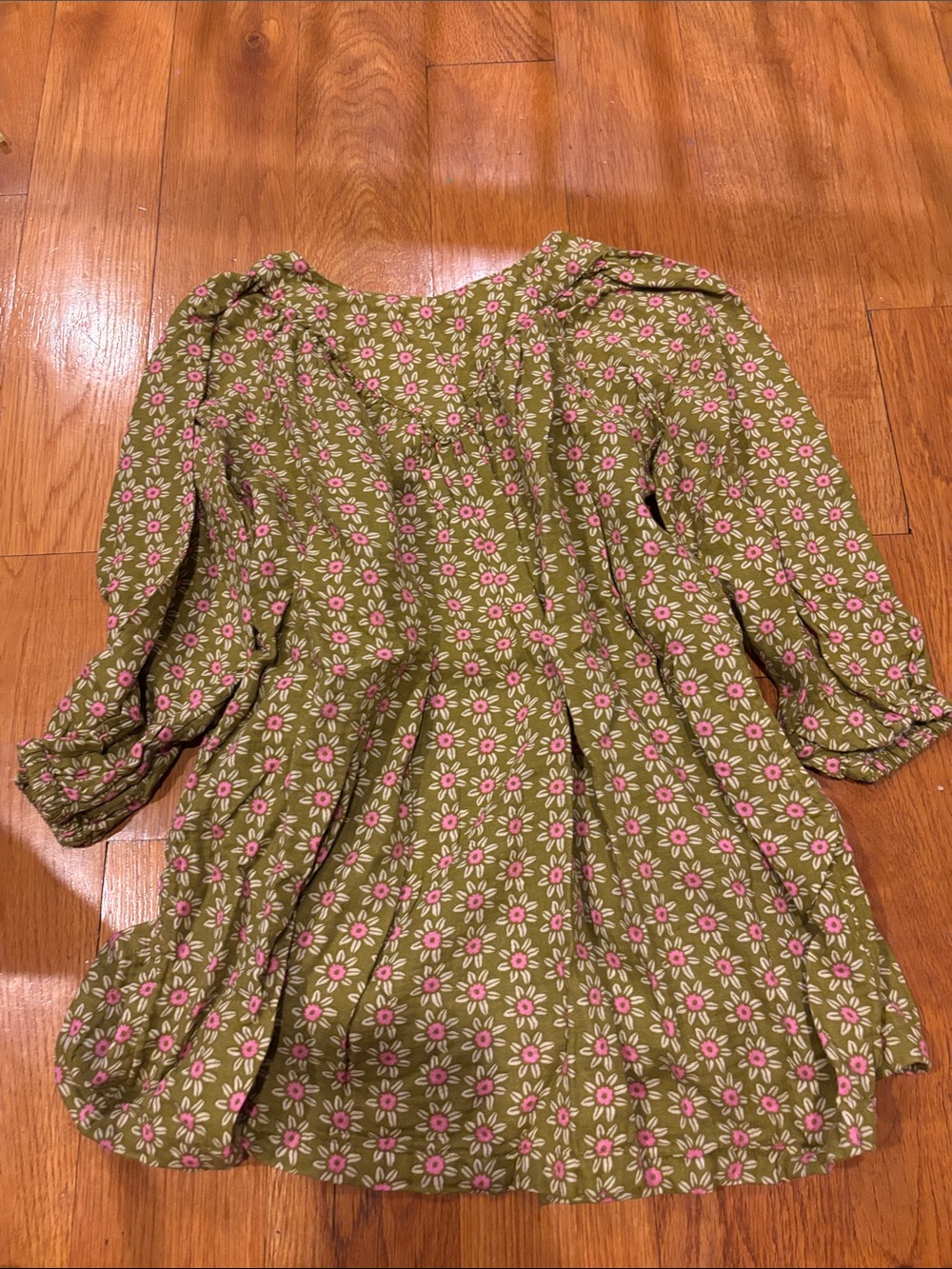 Hanna Andersson Olive Floral Puff-Sleeve Dress with Pink and White Daisies